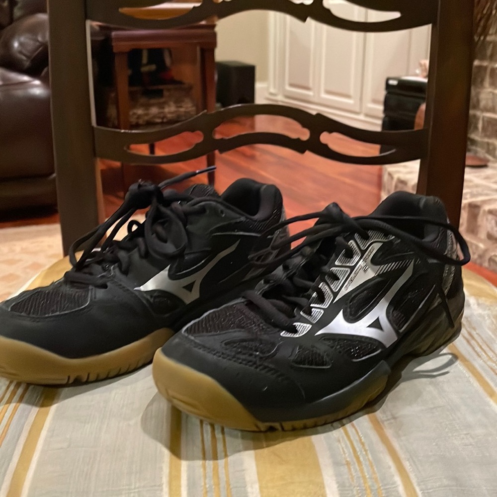 Mizuno volleyball shoes